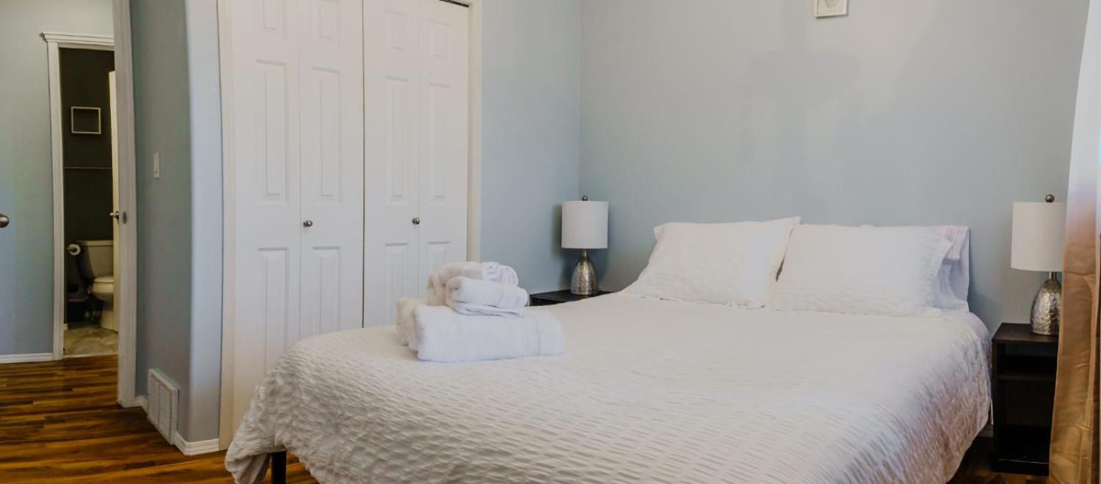 The Blue Door Hotel Grande Prairie Buitenkant foto