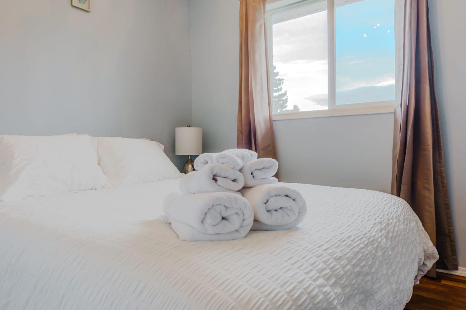 The Blue Door Hotel Grande Prairie Buitenkant foto